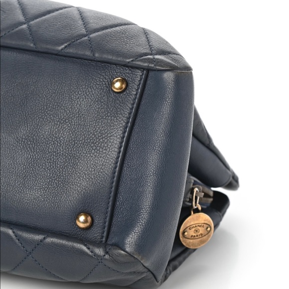 Authentic Chanel tote - Picture 6 of 16